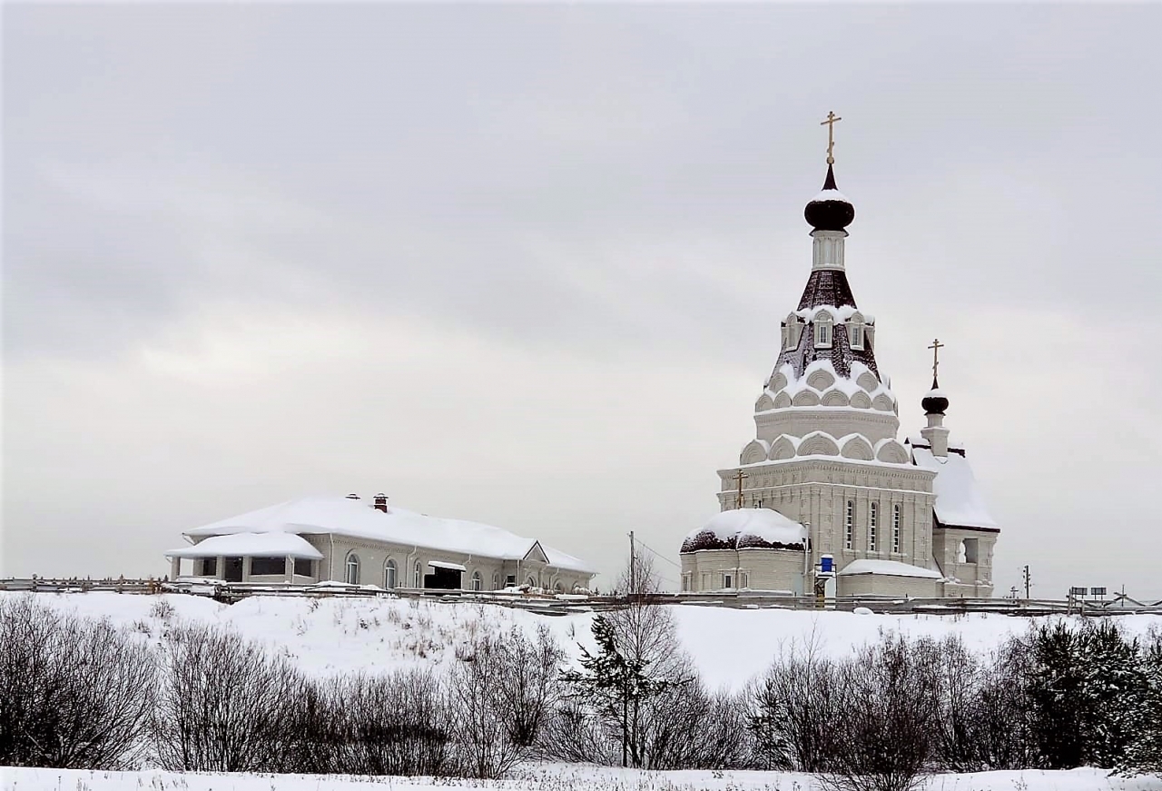 Село краснояры троицкого. Краснояр Свердловская область монастырь. Пос Краснояр Свердловская область посёлок храм. Среднеуралтский монастырь перенесли в поселок Краснояр. Уфа Успенская 50 подворье женского монастыря.