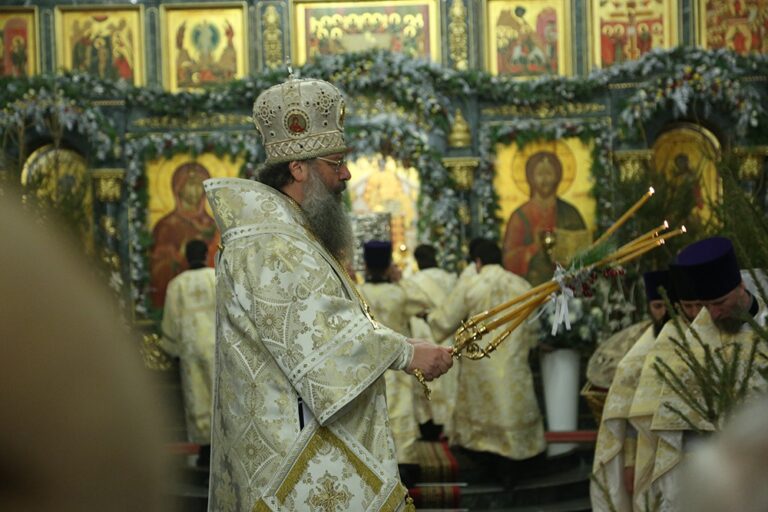 Архиерейская литургия состоялась в Свято-Троицком соборе Екатеринбурга