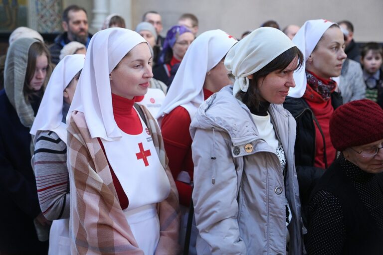 Митрополит Калужский и Боровский Климент возглавил Божественную литургию в Храме-на-крови