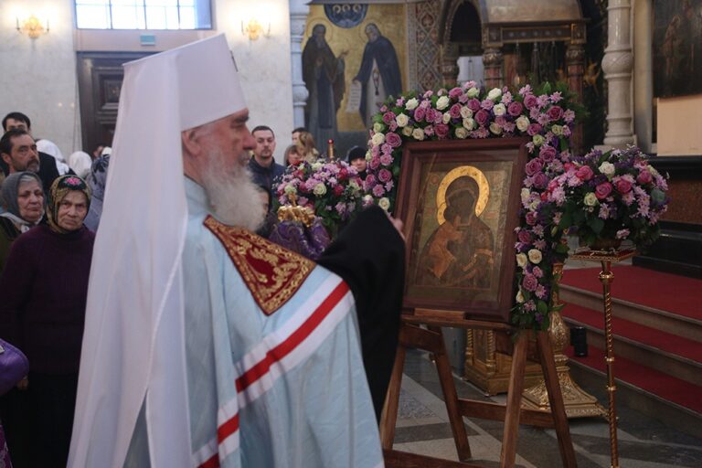 Митрополит Калужский и Боровский Климент возглавил Божественную литургию в Храме-на-крови