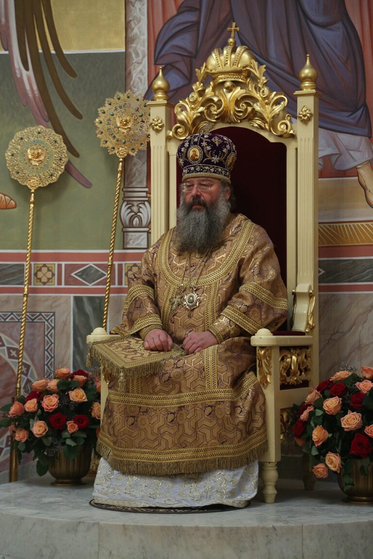 Митрополит Калужский и Боровский Климент возглавил Божественную литургию в Храме-на-крови