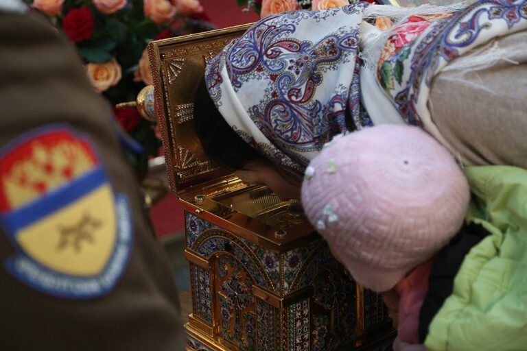 Митрополит Калужский и Боровский Климент возглавил Божественную литургию в Храме-на-крови