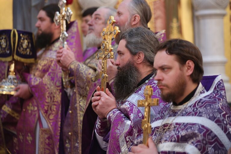 Митрополит Калужский и Боровский Климент возглавил Божественную литургию в Храме-на-крови