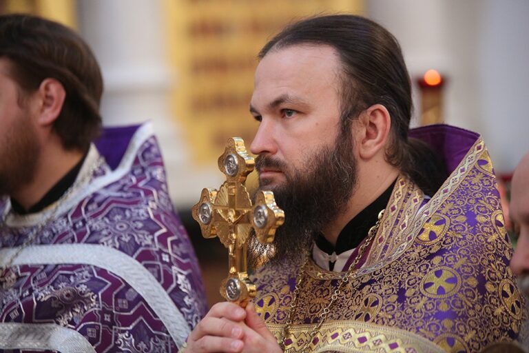 Митрополит Калужский и Боровский Климент возглавил Божественную литургию в Храме-на-крови