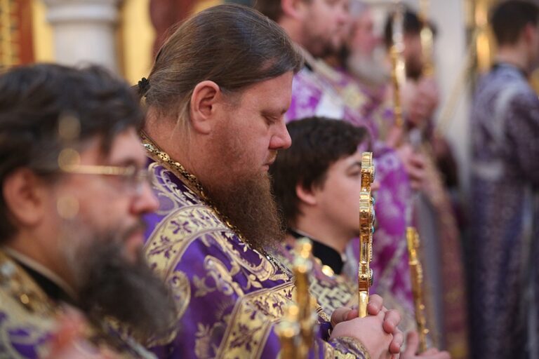 Митрополит Калужский и Боровский Климент возглавил Божественную литургию в Храме-на-крови