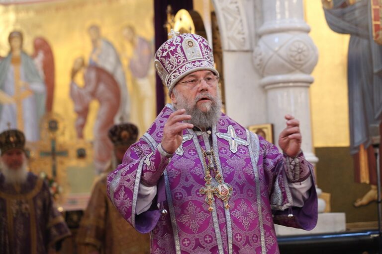 Митрополит Калужский и Боровский Климент возглавил Божественную литургию в Храме-на-крови