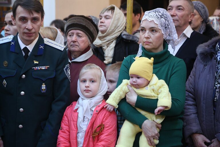 Митрополит Калужский и Боровский Климент возглавил Божественную литургию в Храме-на-крови