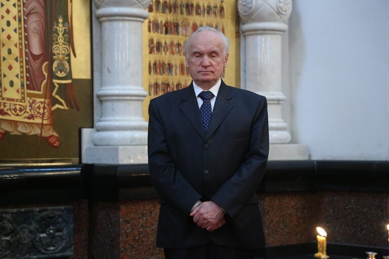 Митрополит Калужский и Боровский Климент возглавил Божественную литургию в Храме-на-крови