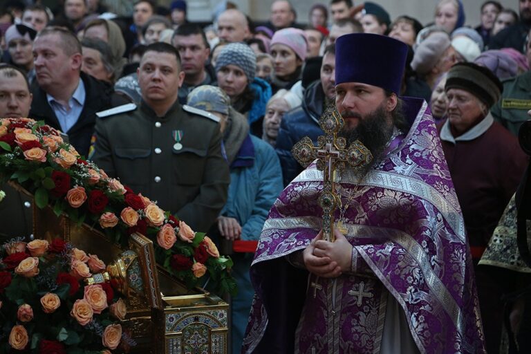 Митрополит Калужский и Боровский Климент возглавил Божественную литургию в Храме-на-крови
