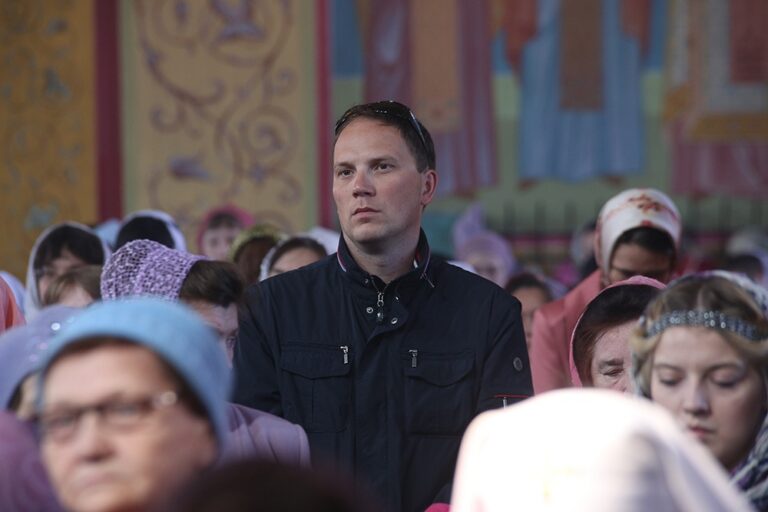 Митрополит Кирилл совершил Божественную литургию в храме Св. апп. Петра и Павла