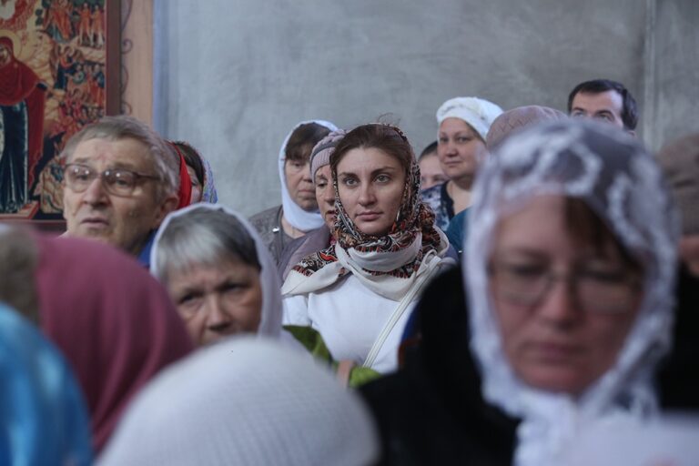 Митрополит Кирилл совершил Божественную литургию в храме Св. апп. Петра и Павла