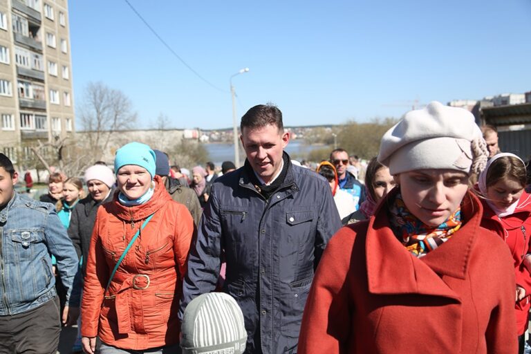 Митрополит Кирилл совершил Божественную литургию в храме Св. апп. Петра и Павла