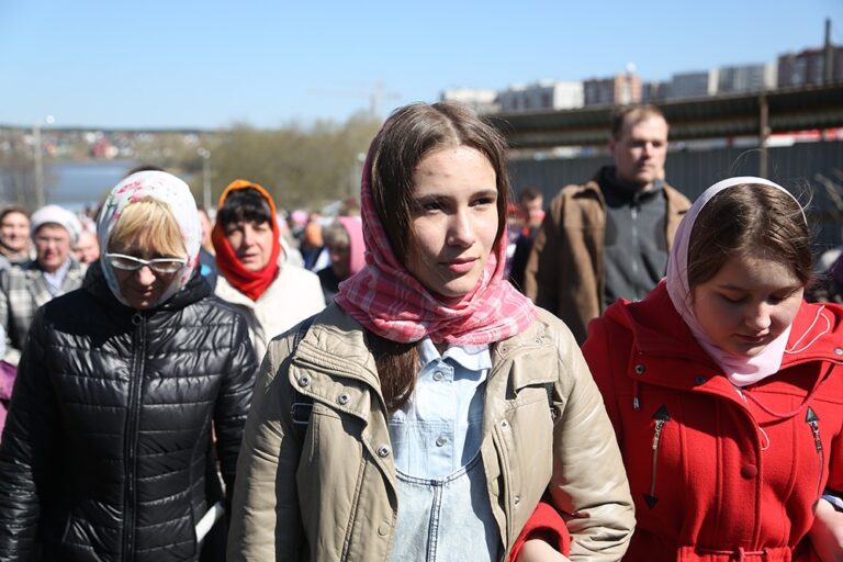 Митрополит Кирилл совершил Божественную литургию в храме Св. апп. Петра и Павла