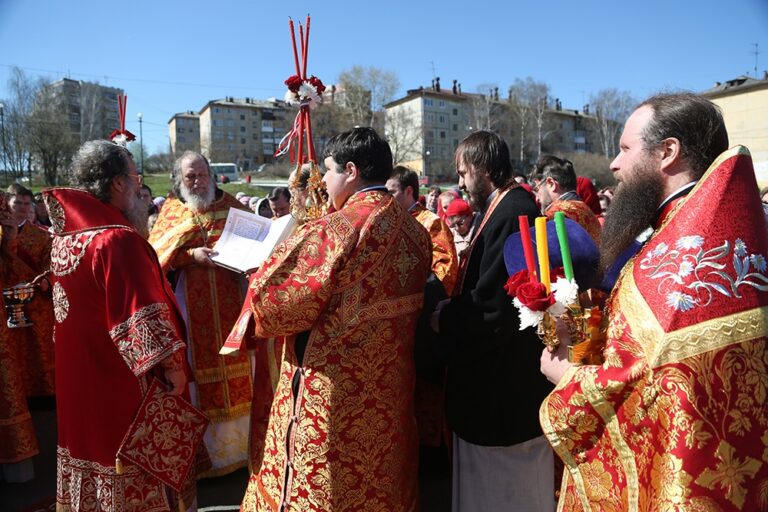 Митрополит Кирилл совершил Божественную литургию в храме Св. апп. Петра и Павла