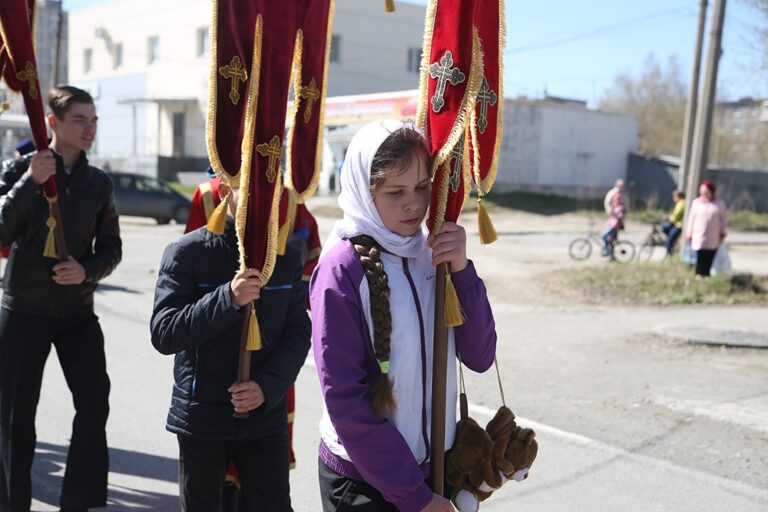 Митрополит Кирилл совершил Божественную литургию в храме Св. апп. Петра и Павла