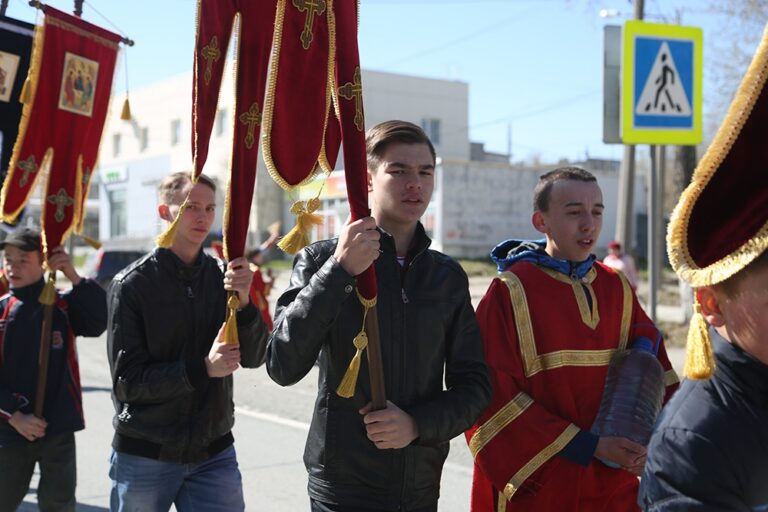 Митрополит Кирилл совершил Божественную литургию в храме Св. апп. Петра и Павла