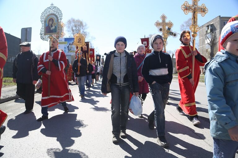 Митрополит Кирилл совершил Божественную литургию в храме Св. апп. Петра и Павла