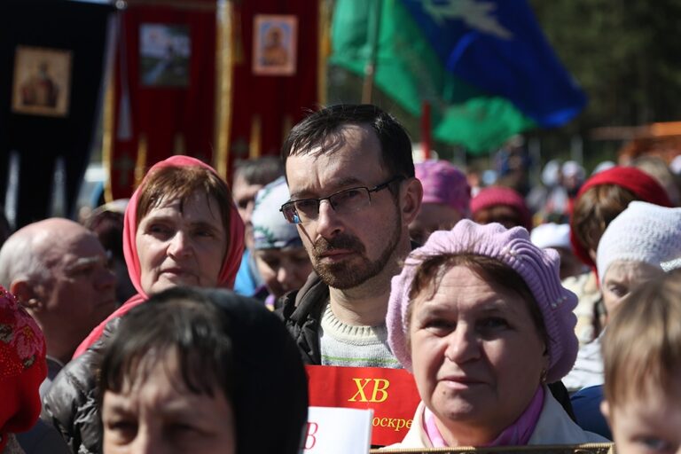 Митрополит Кирилл совершил Божественную литургию в храме Св. апп. Петра и Павла