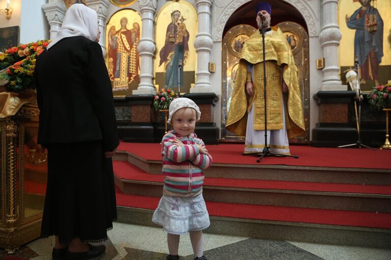 В престольный праздник Храма-на-Крови митрополит Кирилл совершил Божественную литургию