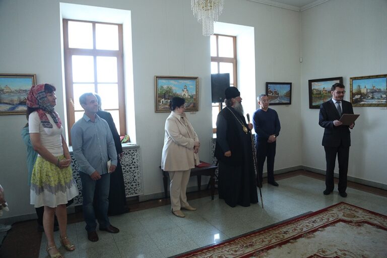 В престольный праздник Храма-на-Крови митрополит Кирилл совершил Божественную литургию