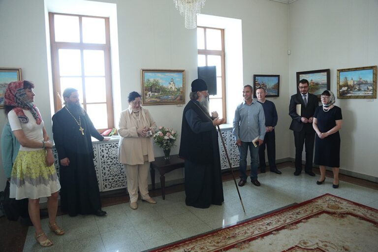 В престольный праздник Храма-на-Крови митрополит Кирилл совершил Божественную литургию