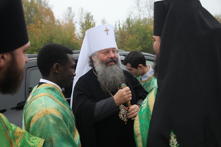 В день празднования перенесения мощей святого праведного Симеона Верхотурского Преосвященные архипастыри совершили Божественную литургию в Крестовоздвиженском соборе Верхотурья