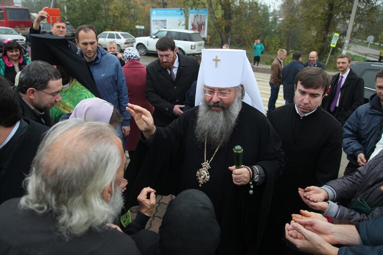 В день празднования перенесения мощей святого праведного Симеона Верхотурского Преосвященные архипастыри совершили Божественную литургию в Крестовоздвиженском соборе Верхотурья
