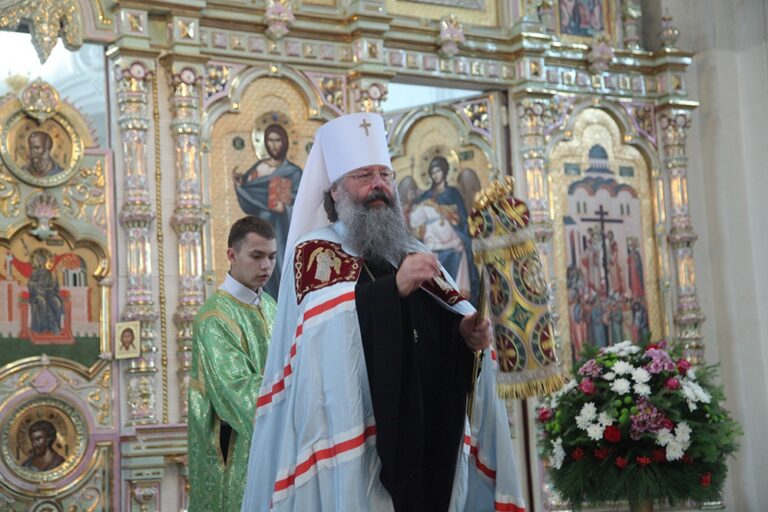 В день празднования перенесения мощей святого праведного Симеона Верхотурского Преосвященные архипастыри совершили Божественную литургию в Крестовоздвиженском соборе Верхотурья