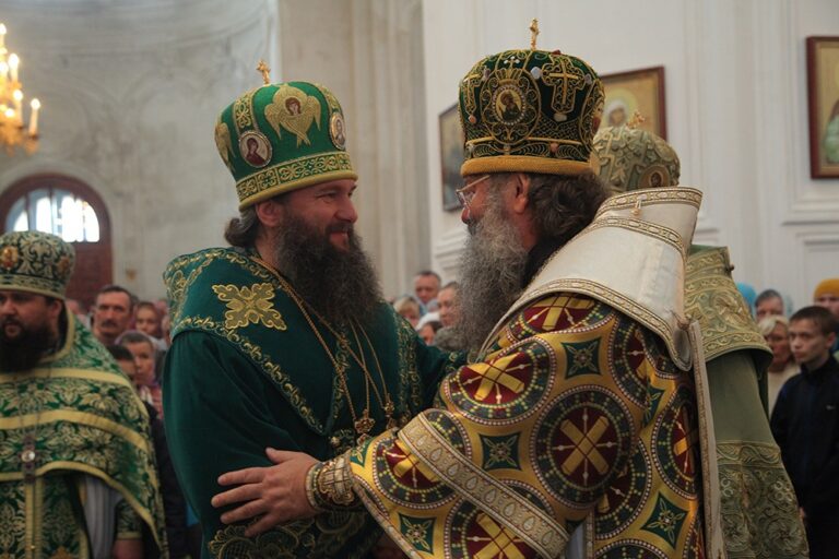 В день празднования перенесения мощей святого праведного Симеона Верхотурского Преосвященные архипастыри совершили Божественную литургию в Крестовоздвиженском соборе Верхотурья
