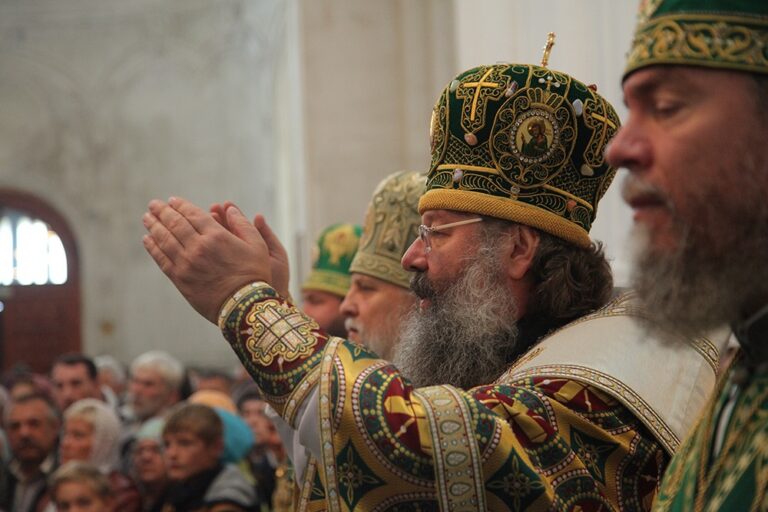В день празднования перенесения мощей святого праведного Симеона Верхотурского Преосвященные архипастыри совершили Божественную литургию в Крестовоздвиженском соборе Верхотурья