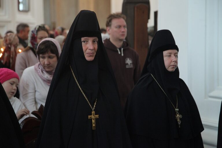 В день празднования перенесения мощей святого праведного Симеона Верхотурского Преосвященные архипастыри совершили Божественную литургию в Крестовоздвиженском соборе Верхотурья
