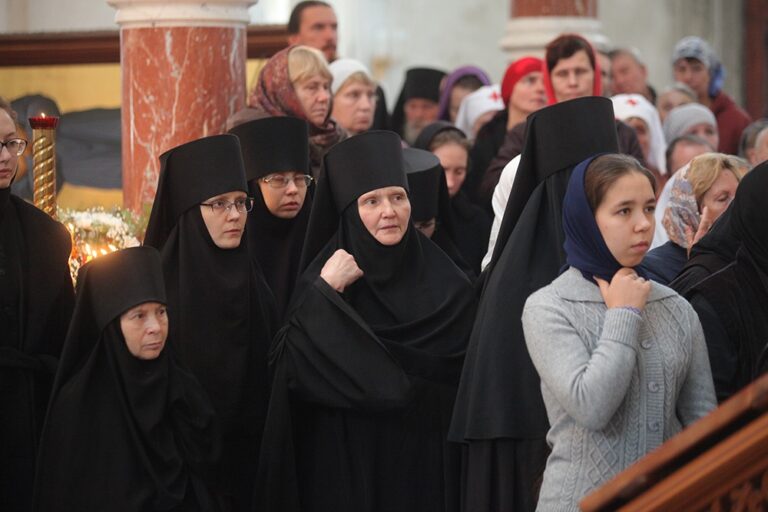 В день празднования перенесения мощей святого праведного Симеона Верхотурского Преосвященные архипастыри совершили Божественную литургию в Крестовоздвиженском соборе Верхотурья