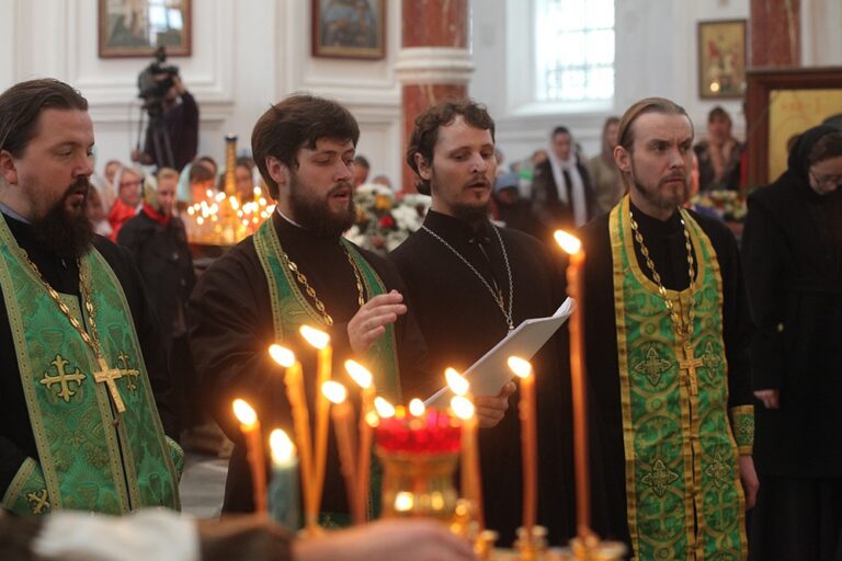 В день празднования перенесения мощей святого праведного Симеона Верхотурского Преосвященные архипастыри совершили Божественную литургию в Крестовоздвиженском соборе Верхотурья