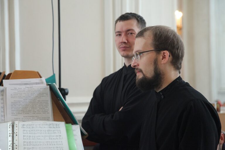 В день празднования перенесения мощей святого праведного Симеона Верхотурского Преосвященные архипастыри совершили Божественную литургию в Крестовоздвиженском соборе Верхотурья