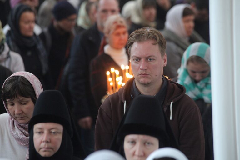 В день празднования перенесения мощей святого праведного Симеона Верхотурского Преосвященные архипастыри совершили Божественную литургию в Крестовоздвиженском соборе Верхотурья