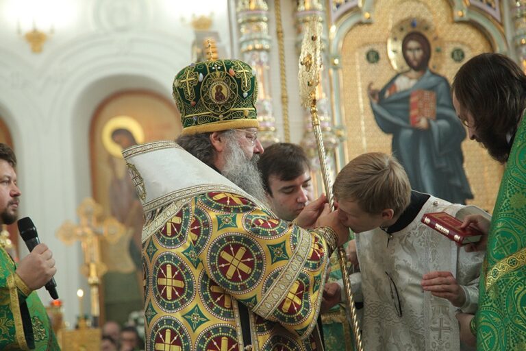 В день празднования перенесения мощей святого праведного Симеона Верхотурского Преосвященные архипастыри совершили Божественную литургию в Крестовоздвиженском соборе Верхотурья