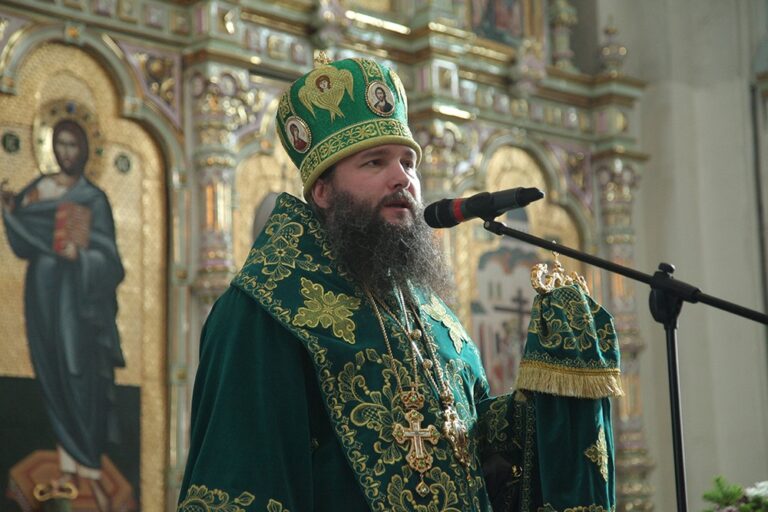 В день празднования перенесения мощей святого праведного Симеона Верхотурского Преосвященные архипастыри совершили Божественную литургию в Крестовоздвиженском соборе Верхотурья