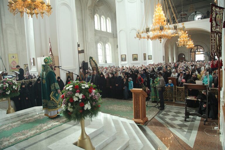 В день празднования перенесения мощей святого праведного Симеона Верхотурского Преосвященные архипастыри совершили Божественную литургию в Крестовоздвиженском соборе Верхотурья