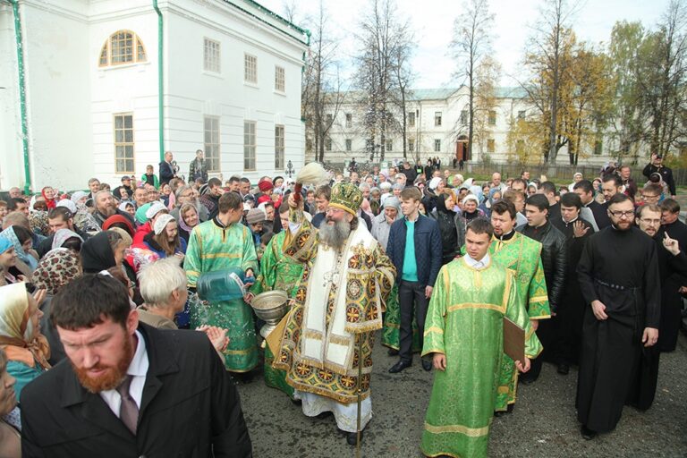 В день празднования перенесения мощей святого праведного Симеона Верхотурского Преосвященные архипастыри совершили Божественную литургию в Крестовоздвиженском соборе Верхотурья