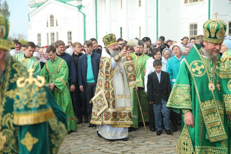 В день празднования перенесения мощей святого праведного Симеона Верхотурского Преосвященные архипастыри совершили Божественную литургию в Крестовоздвиженском соборе Верхотурья