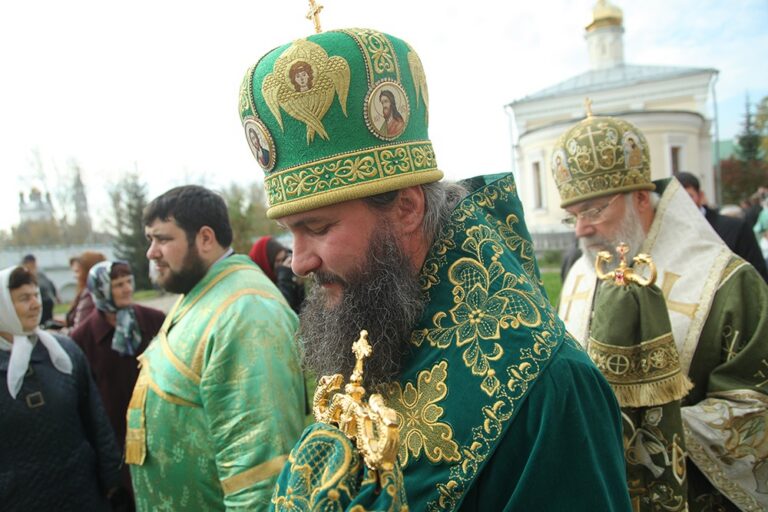 В день празднования перенесения мощей святого праведного Симеона Верхотурского Преосвященные архипастыри совершили Божественную литургию в Крестовоздвиженском соборе Верхотурья