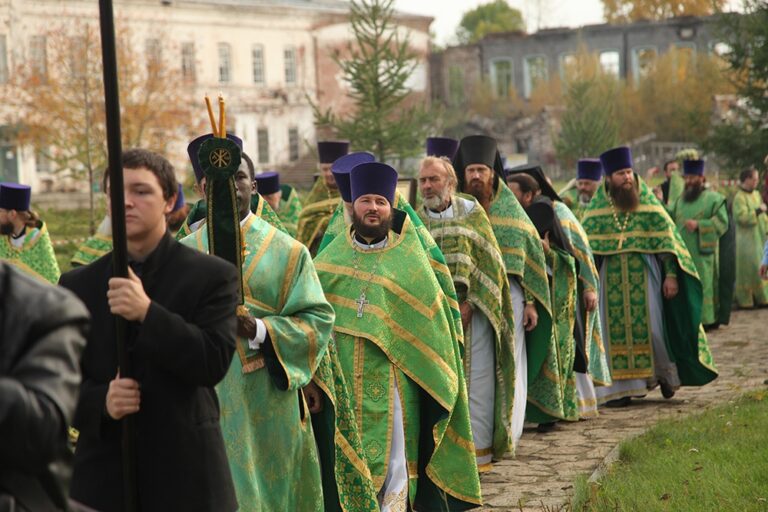 В день празднования перенесения мощей святого праведного Симеона Верхотурского Преосвященные архипастыри совершили Божественную литургию в Крестовоздвиженском соборе Верхотурья