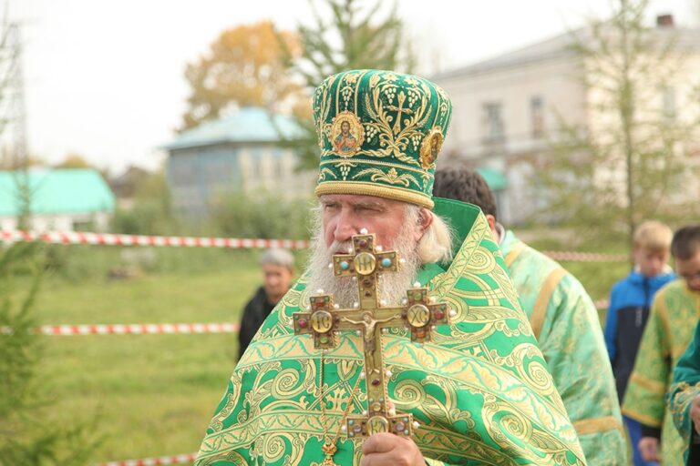 В день празднования перенесения мощей святого праведного Симеона Верхотурского Преосвященные архипастыри совершили Божественную литургию в Крестовоздвиженском соборе Верхотурья