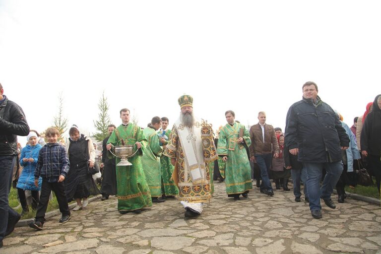 В день празднования перенесения мощей святого праведного Симеона Верхотурского Преосвященные архипастыри совершили Божественную литургию в Крестовоздвиженском соборе Верхотурья