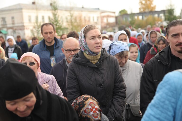 В день празднования перенесения мощей святого праведного Симеона Верхотурского Преосвященные архипастыри совершили Божественную литургию в Крестовоздвиженском соборе Верхотурья