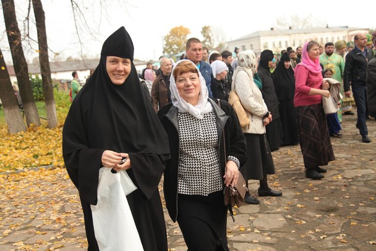 В день празднования перенесения мощей святого праведного Симеона Верхотурского Преосвященные архипастыри совершили Божественную литургию в Крестовоздвиженском соборе Верхотурья