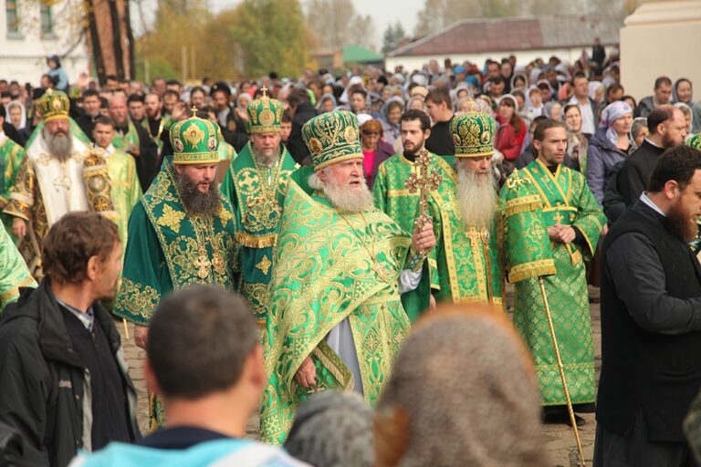 В день празднования перенесения мощей святого праведного Симеона Верхотурского Преосвященные архипастыри совершили Божественную литургию в Крестовоздвиженском соборе Верхотурья