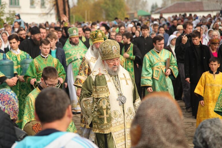 В день празднования перенесения мощей святого праведного Симеона Верхотурского Преосвященные архипастыри совершили Божественную литургию в Крестовоздвиженском соборе Верхотурья