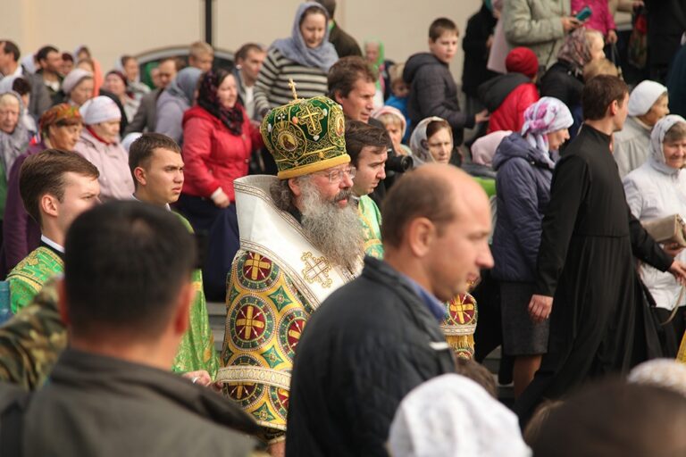 В день празднования перенесения мощей святого праведного Симеона Верхотурского Преосвященные архипастыри совершили Божественную литургию в Крестовоздвиженском соборе Верхотурья