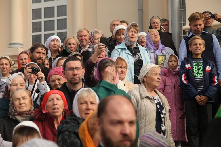 В день празднования перенесения мощей святого праведного Симеона Верхотурского Преосвященные архипастыри совершили Божественную литургию в Крестовоздвиженском соборе Верхотурья